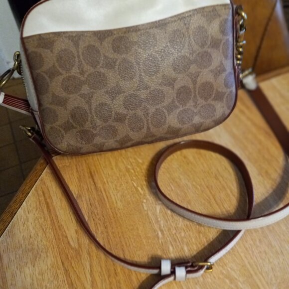 COACH Camera bag Signature Canvas & Leather Crossbody Bag Handbag Purse # 31208 - Picture 2 of 10